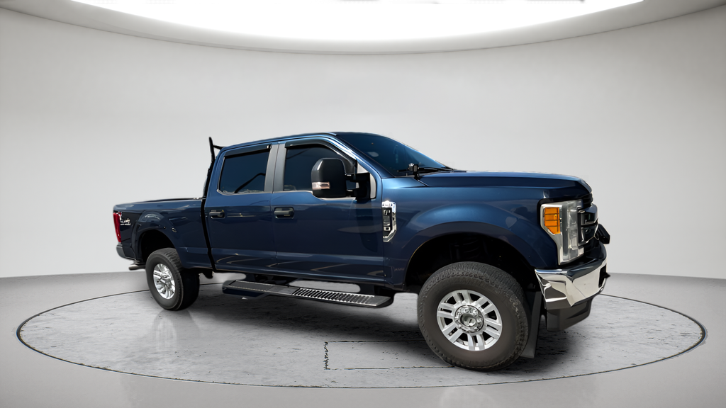 Used 2017 Blue Ford XL image 2