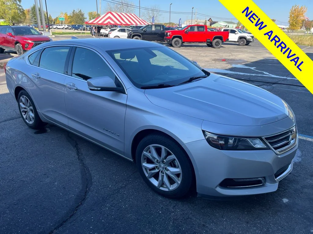Used 2019 SILVER ICE METALLIC Chevrolet LT image 6
