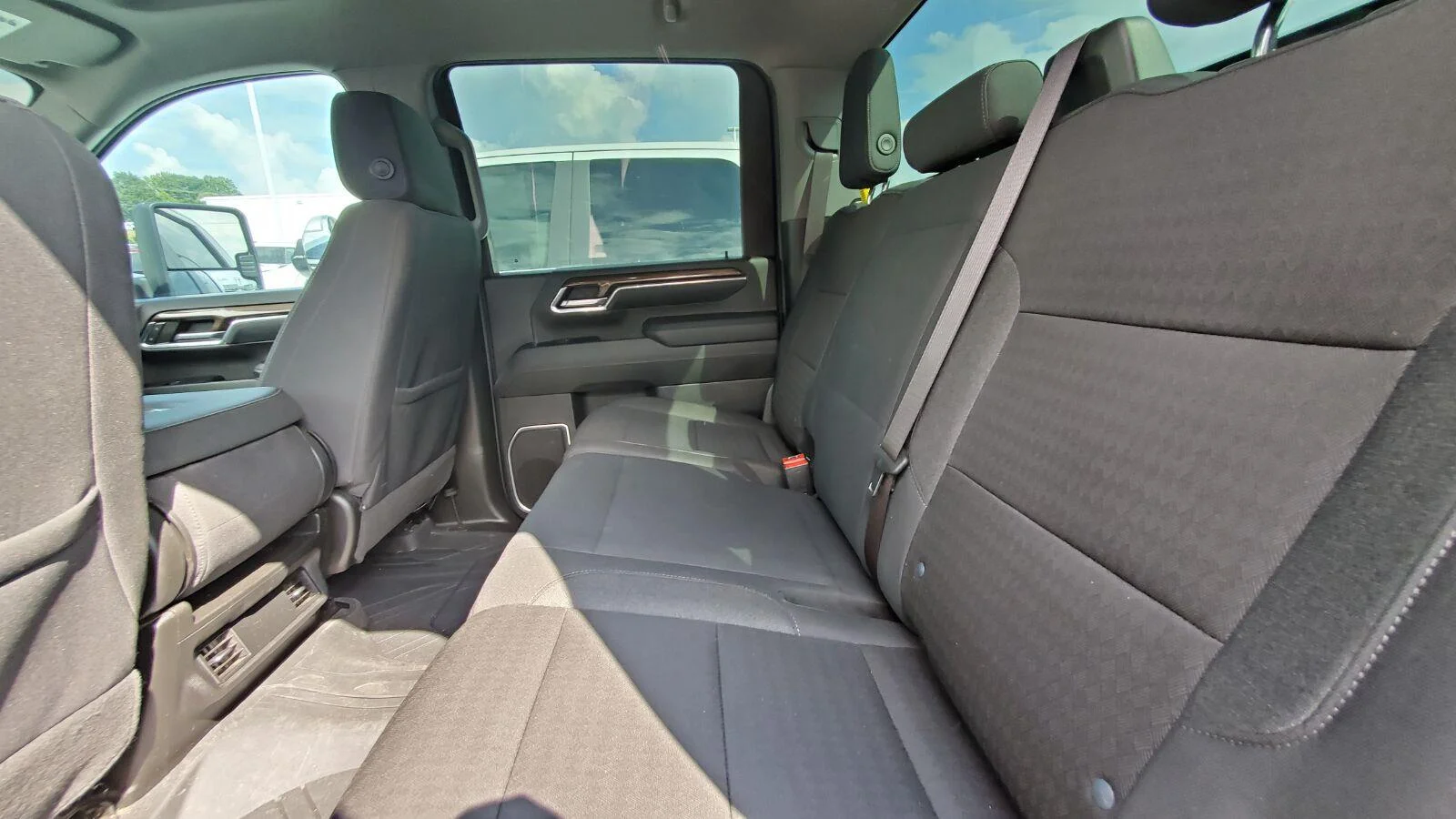 Used 2024 Summit White Chevrolet LT image 5
