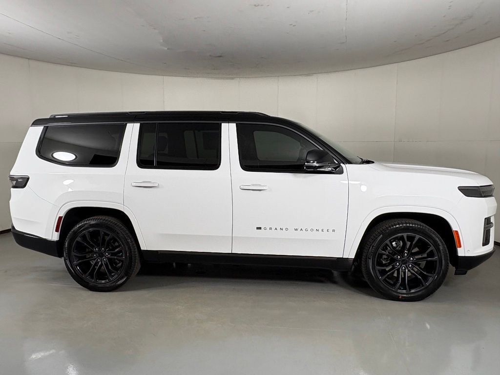New 2026 Bright White Clear-Coat Exterior Paint Jeep Summit Reserve image 9
