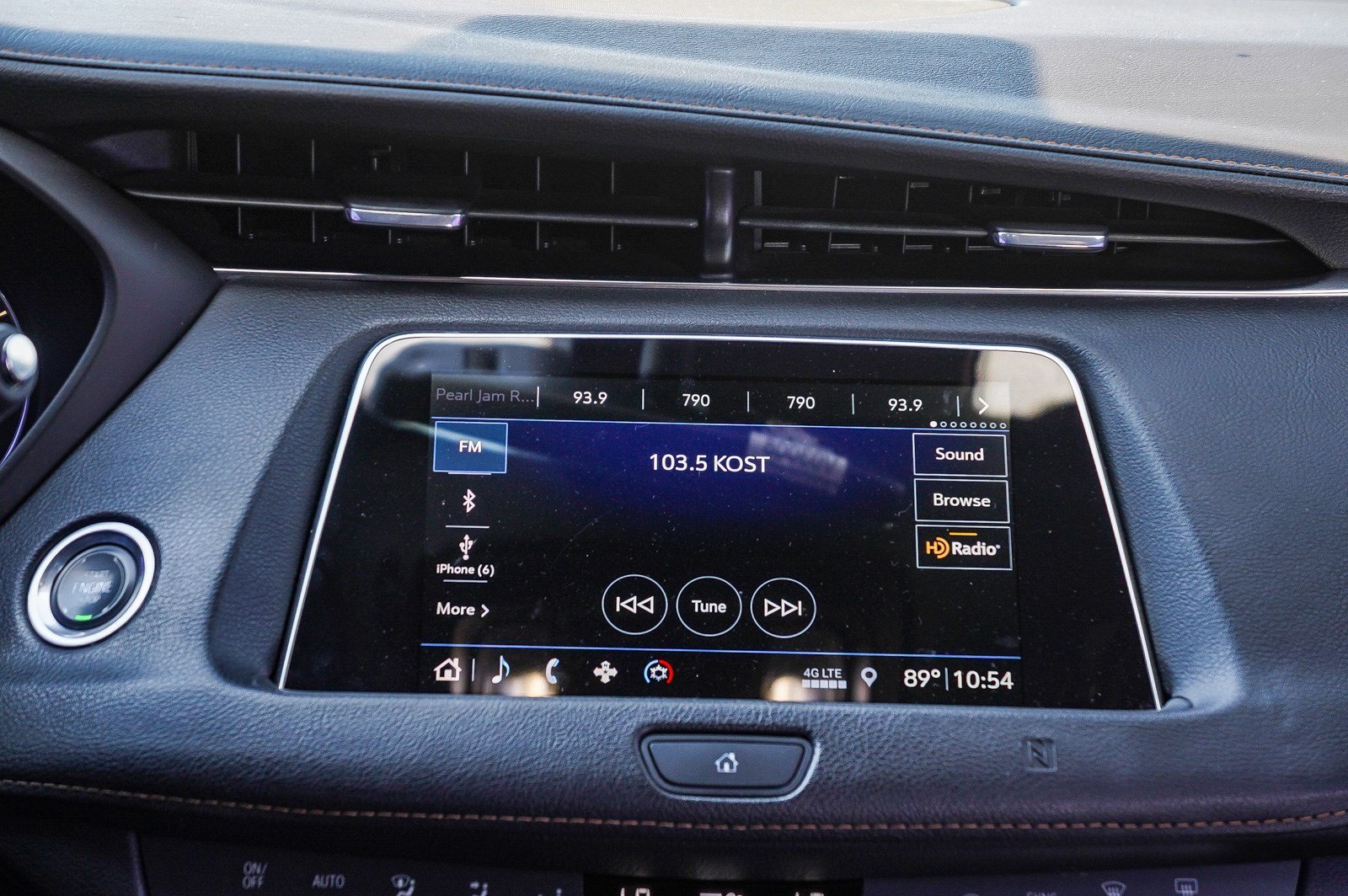 Used 2019 Radiant Silver Metallic Cadillac FWD Sport image 14