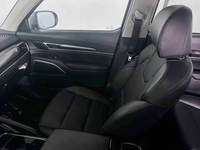 Used 2025 Silver Kia S image 23