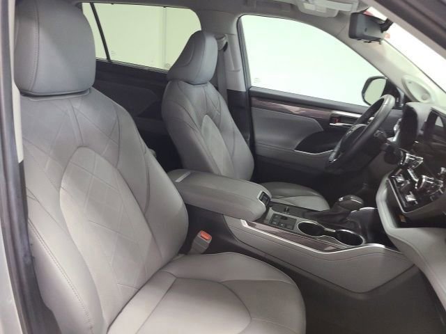 2024 Toyota Highlander Platinum - Photo 11