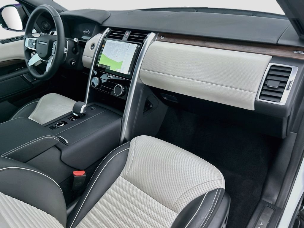Used 2024 Fuji White Land Rover Dynamic SE image 16