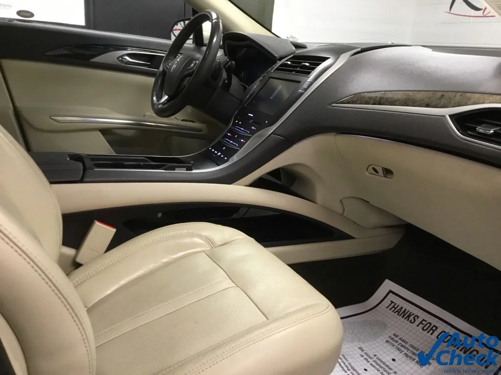 Used 2015 Silver Lincoln Base image 38