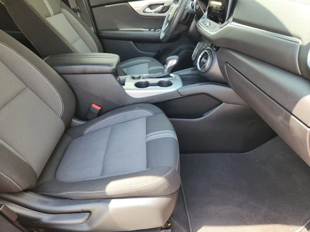 Used 2025 Radiant Red Tintcoat Chevrolet LT image 15