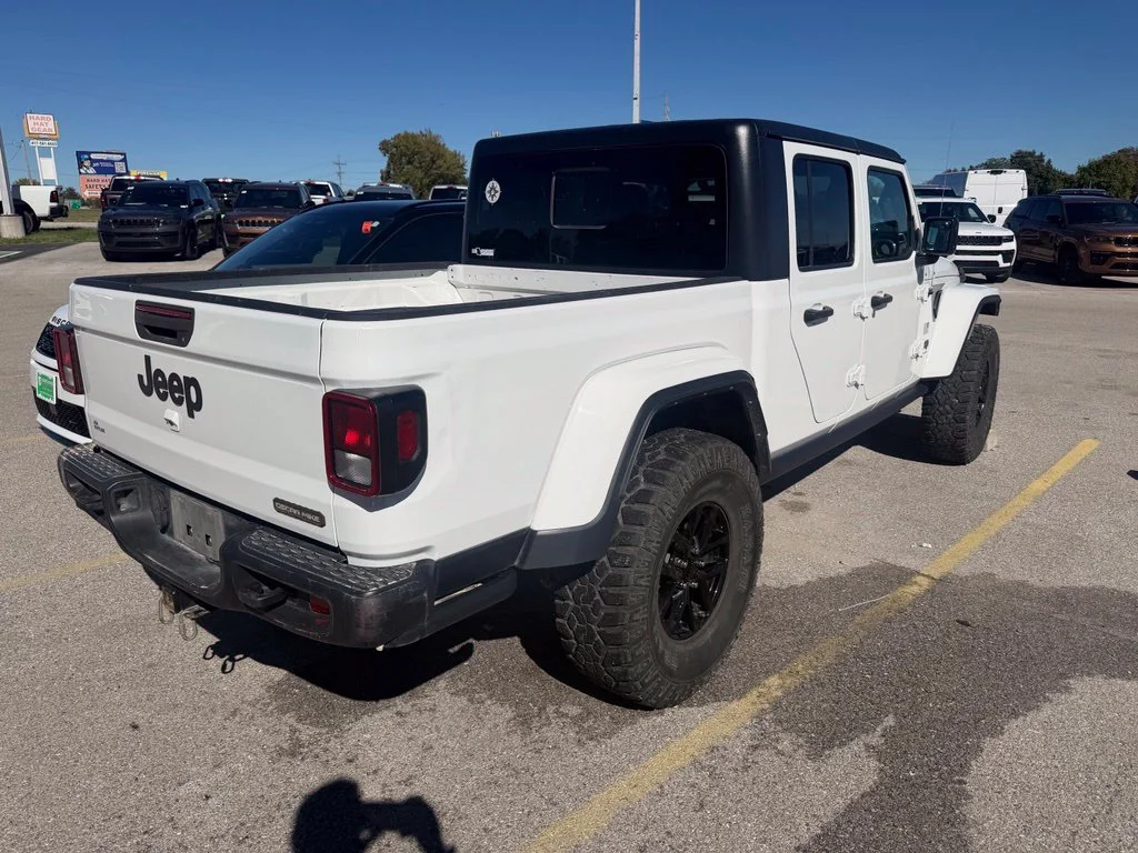 Used 2023 White Jeep  image 8