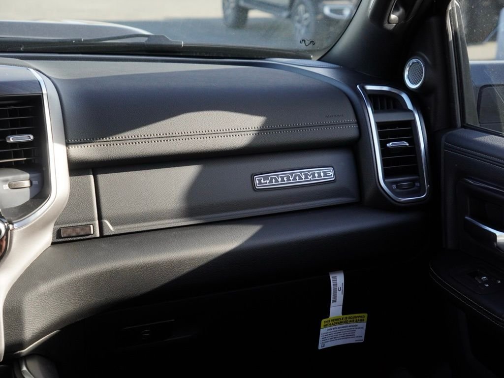 New 2026 Granite Crystal Metallic Clear-Coat Exterior Paint RAM Laramie image 22