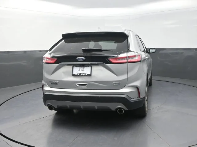 Used 2019 Silver Ford SEL image 9
