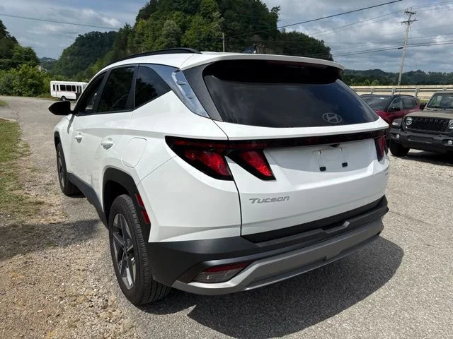 Used 2026 White Hyundai SEL image 5