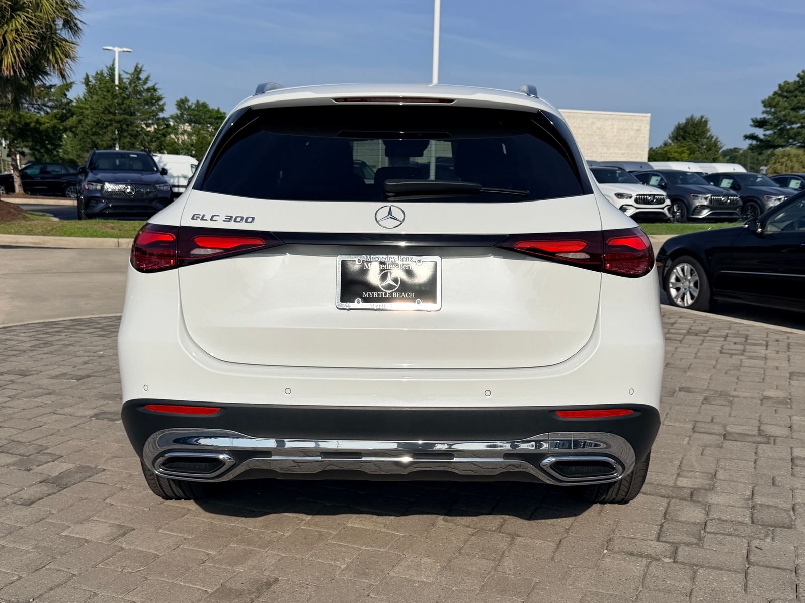 Certified Used 2025 MANUFAKTUR Moonlight White Metallic Mercedes-Benz GLC 300 image 10