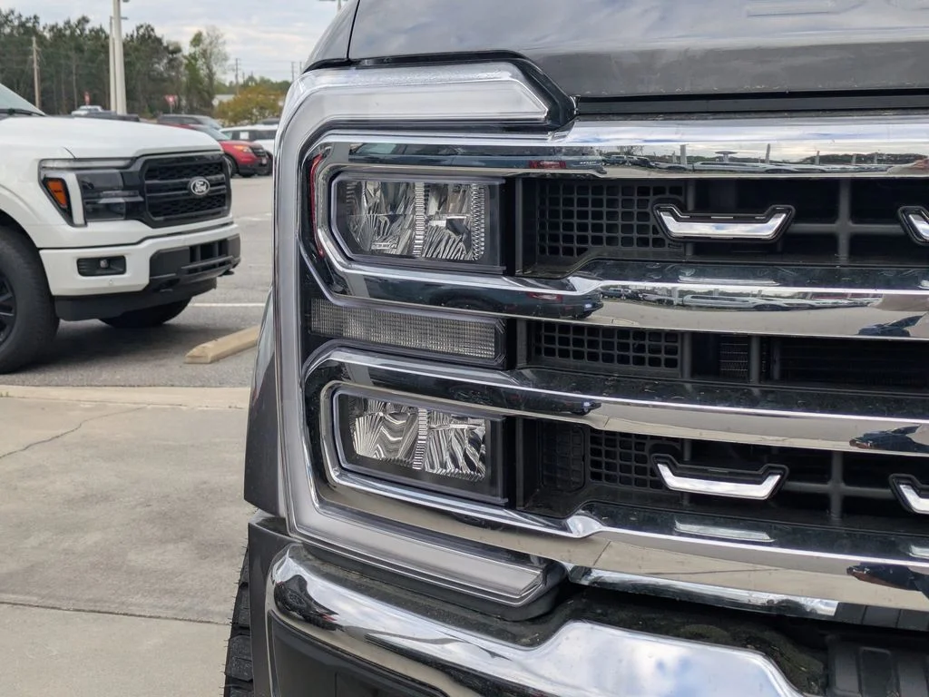 2025 Ford F-550 Super Duty Chassis Cab Lariat - Photo 9