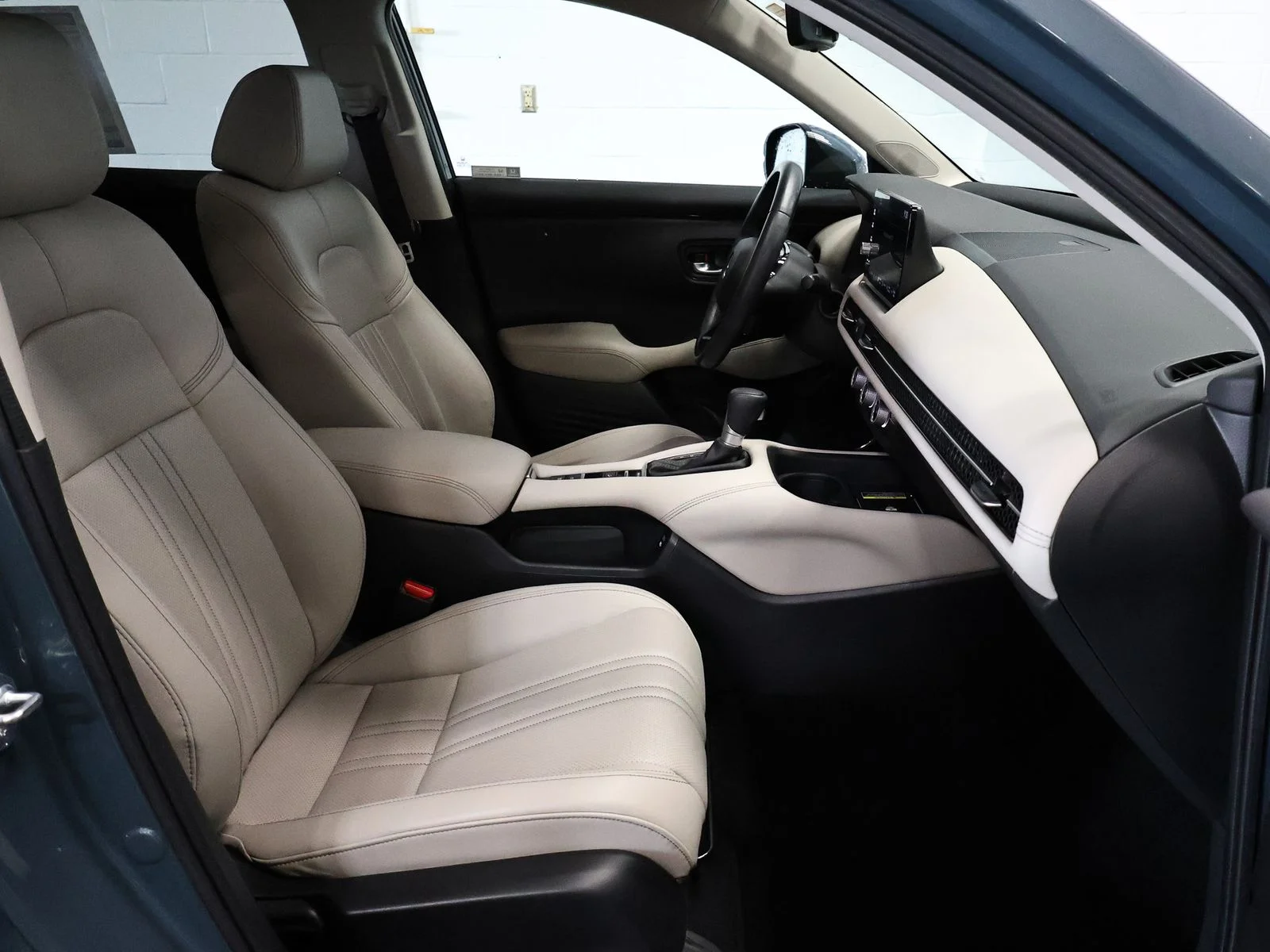 Certified Used 2024 Beige Honda EX-L image 21