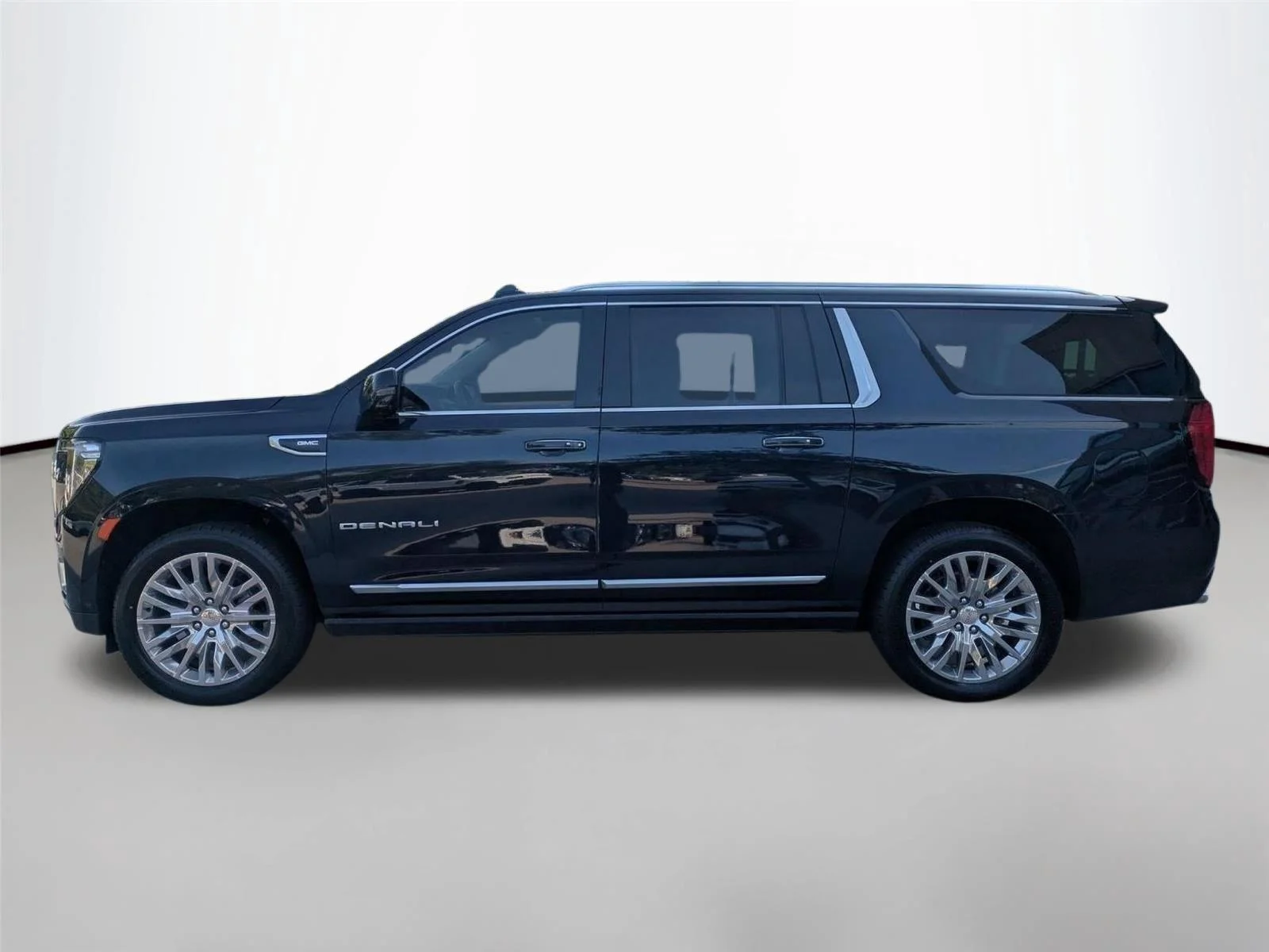 Used 2024 Midnight Blue Metallic GMC Denali image 9