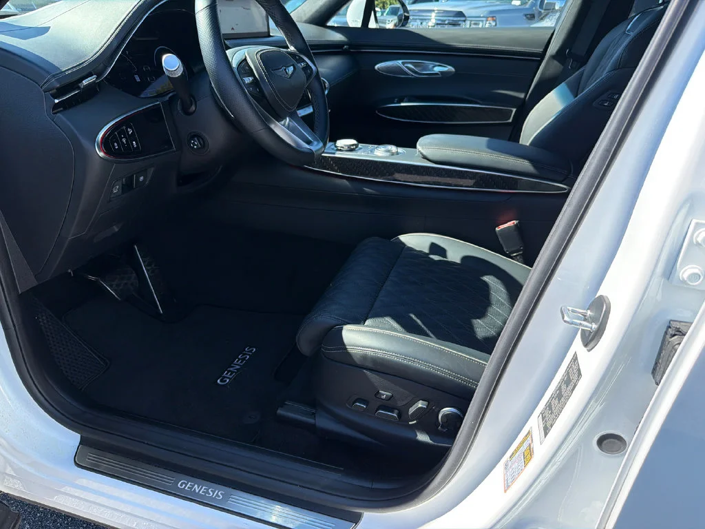 Used 2025 White Genesis 3.5T Sport image 9
