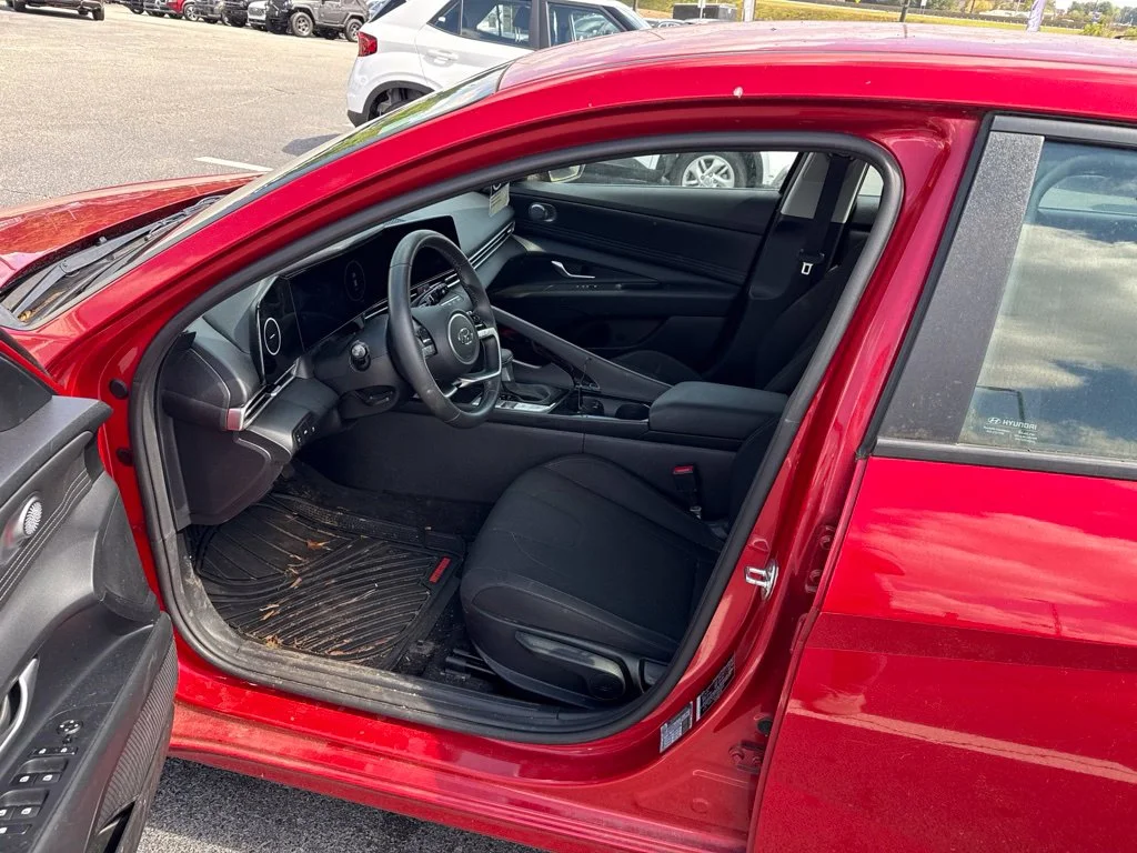 Used 2023 Red Hyundai SEL image 5