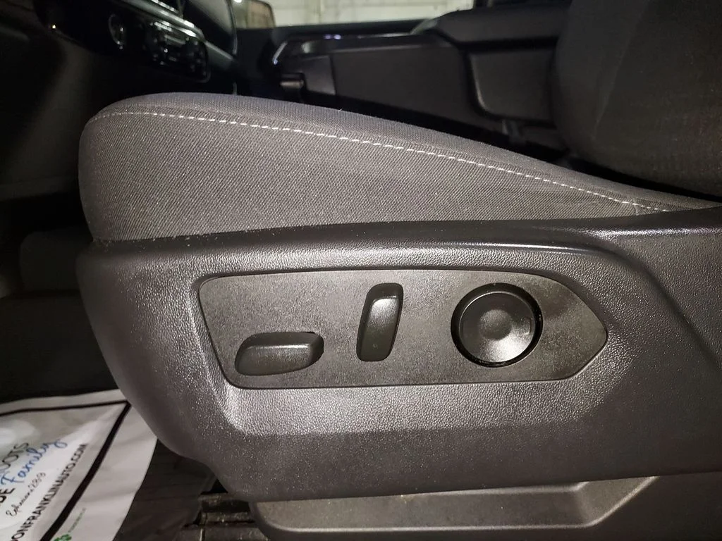 Used 2023 White Chevrolet RST image 18