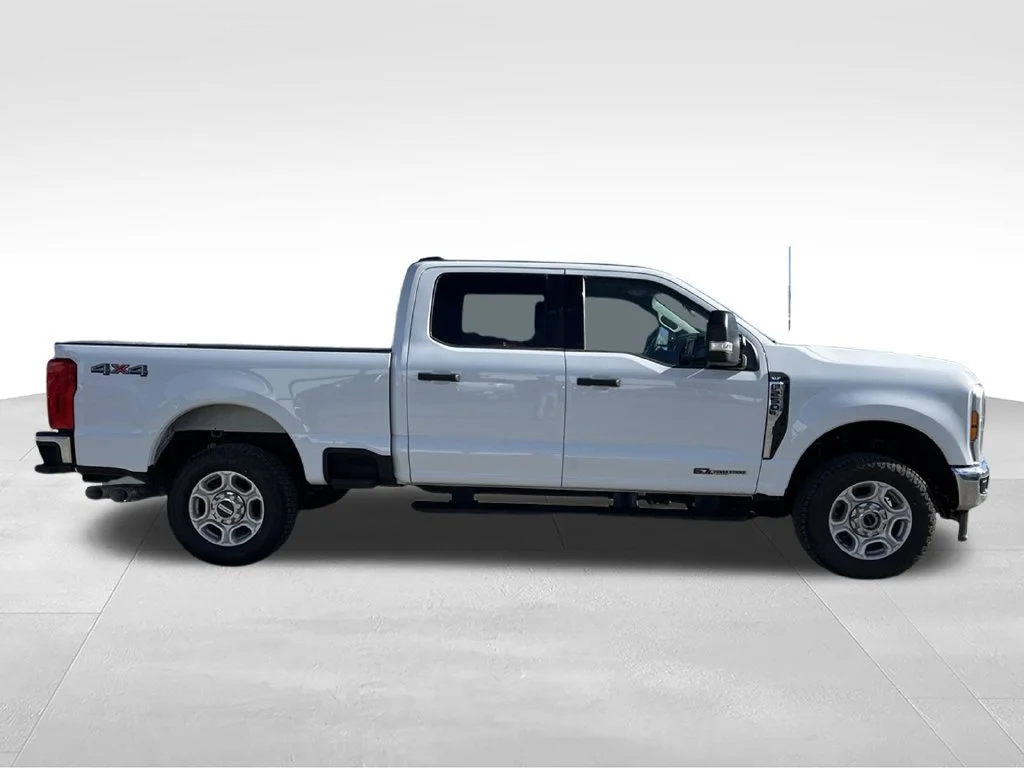 Used 2026 White Ford XL image 4