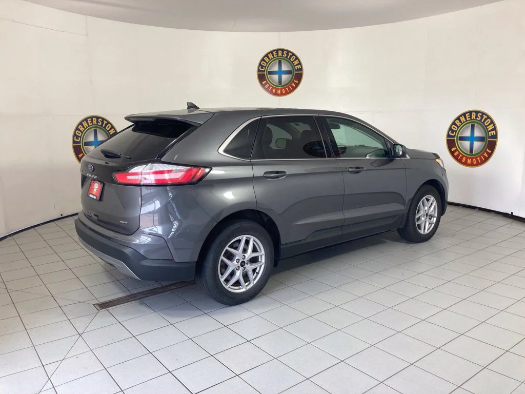 Used 2024 Gray Ford SEL image 19