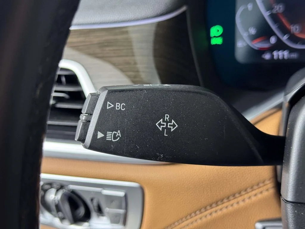 New 2022 Black BMW 750i xDrive image 21