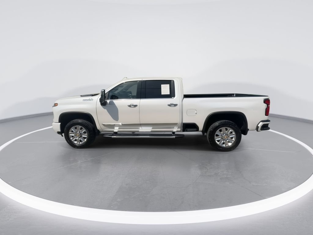Used 2024 Beige Chevrolet High Country image 5