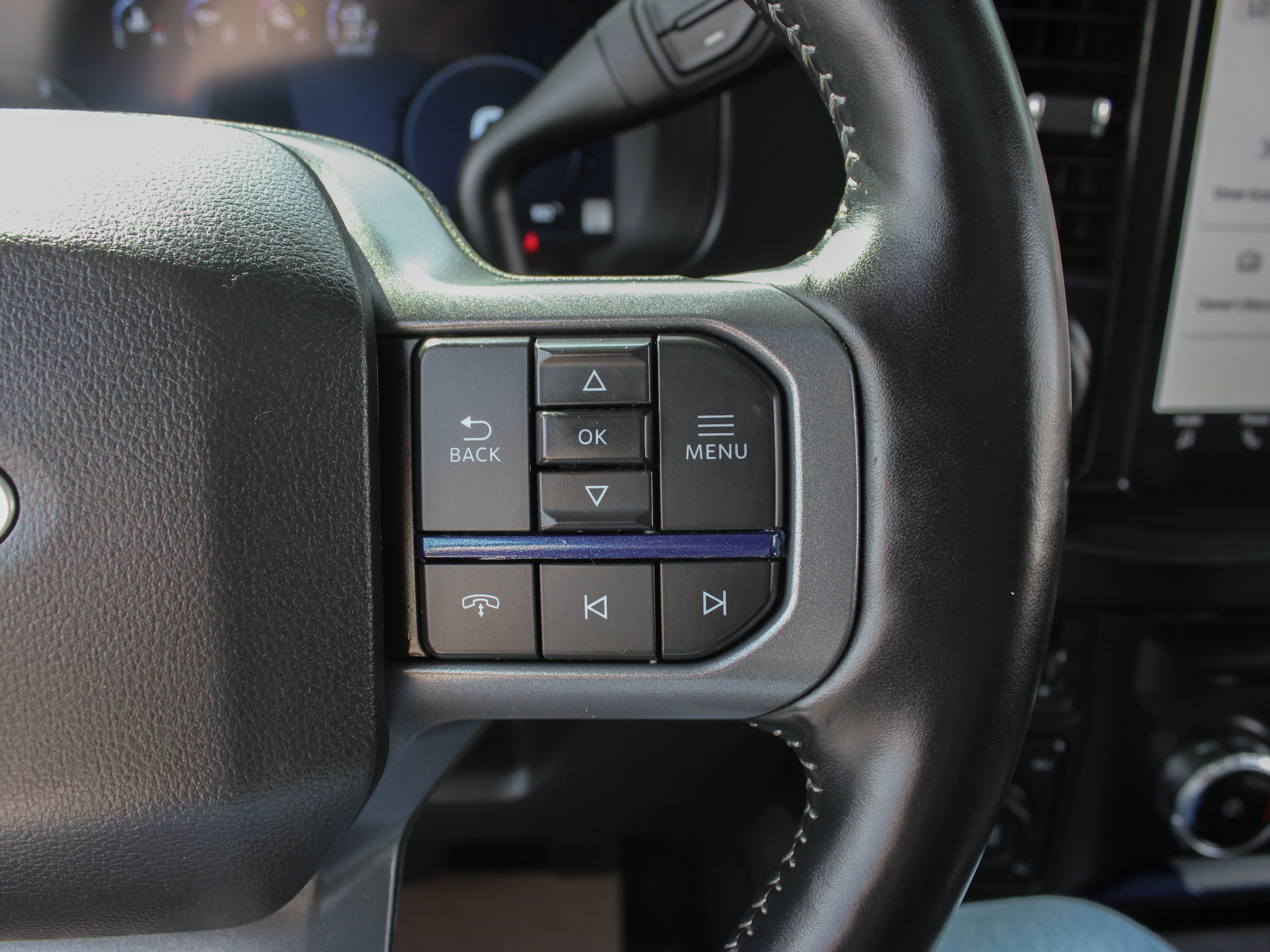 Used 2023 Grey Ford LARIAT image 24