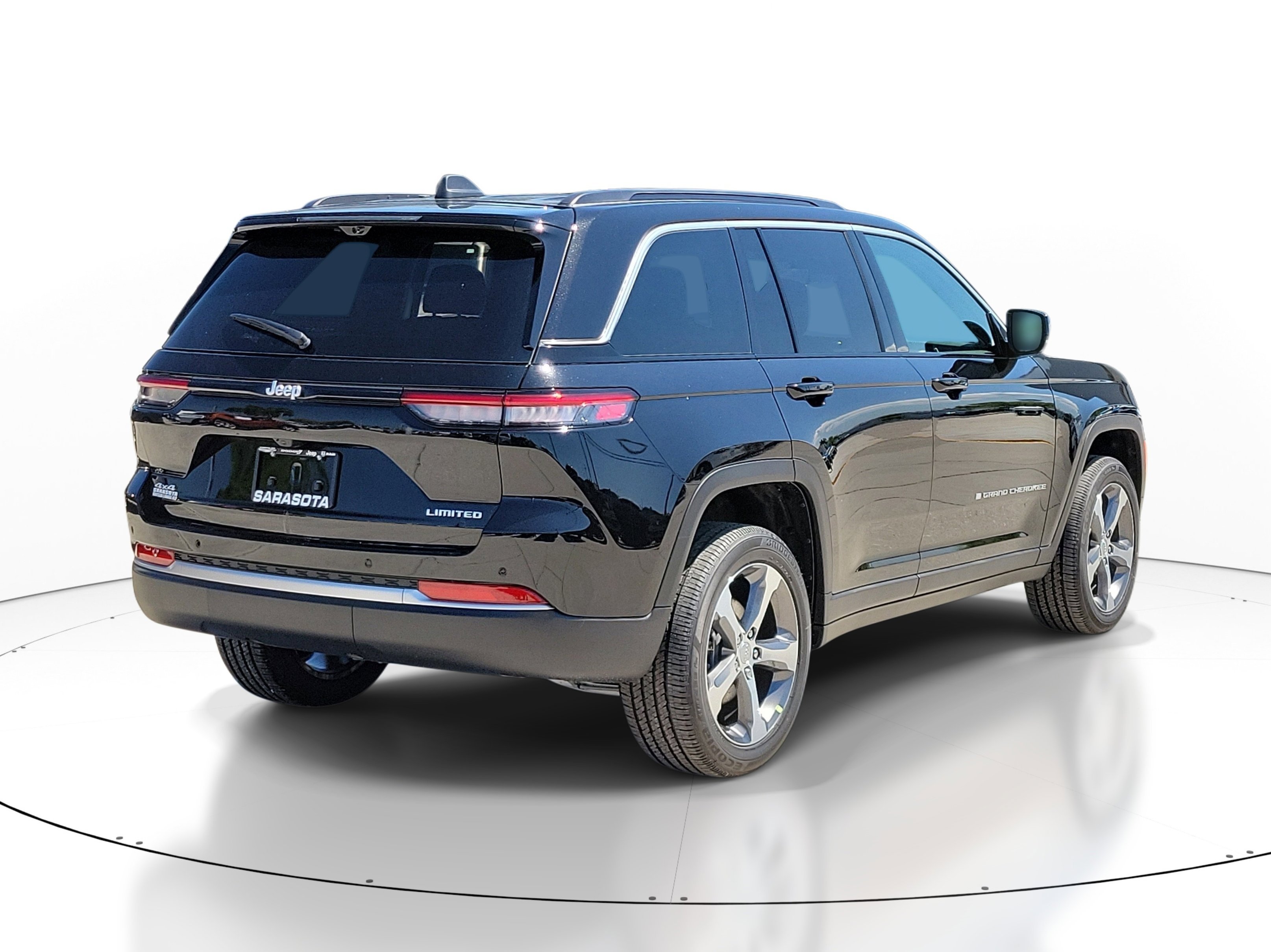 New 2026 Diamond Black Crystal Pearl-Coat Exterior Paint Jeep Limited image 6