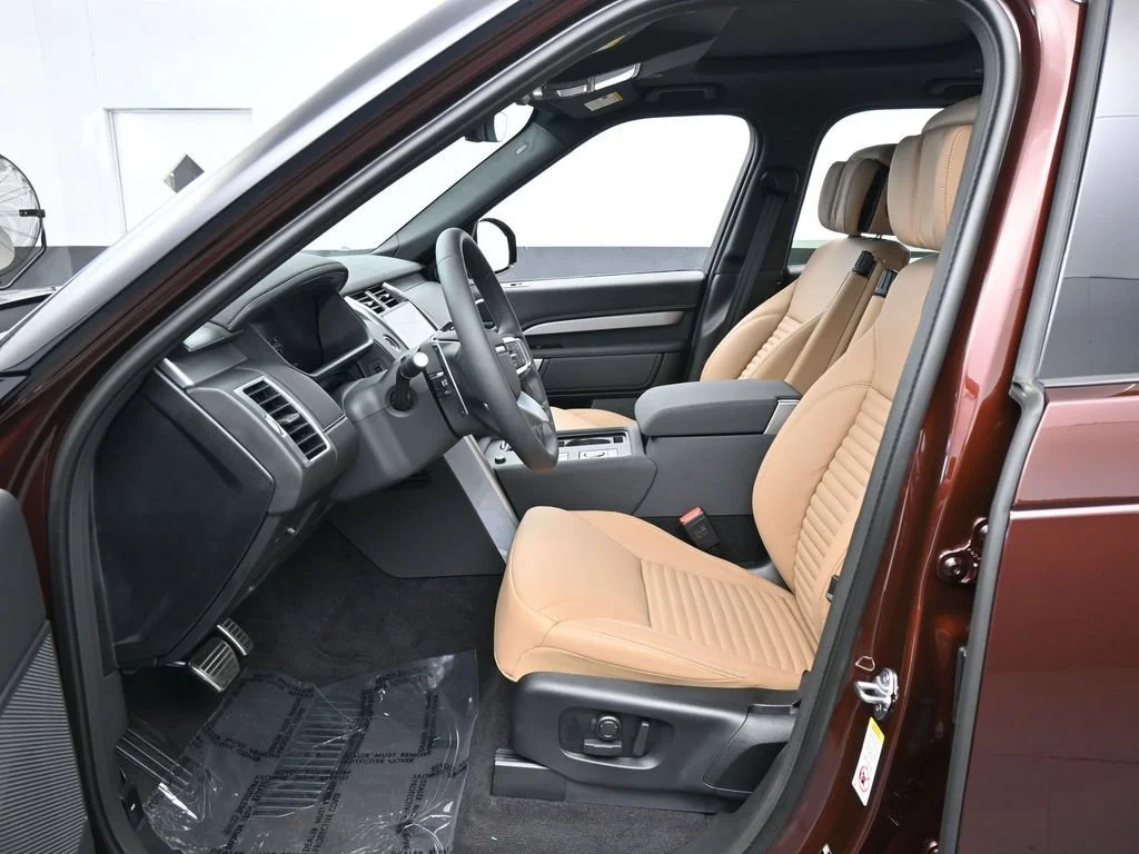 2026 Land Rover Discovery Gemini Edition - Photo 11
