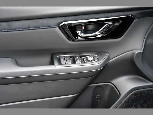 New 2026 CRYSTAL WHITE PEARL Subaru Limited image 27
