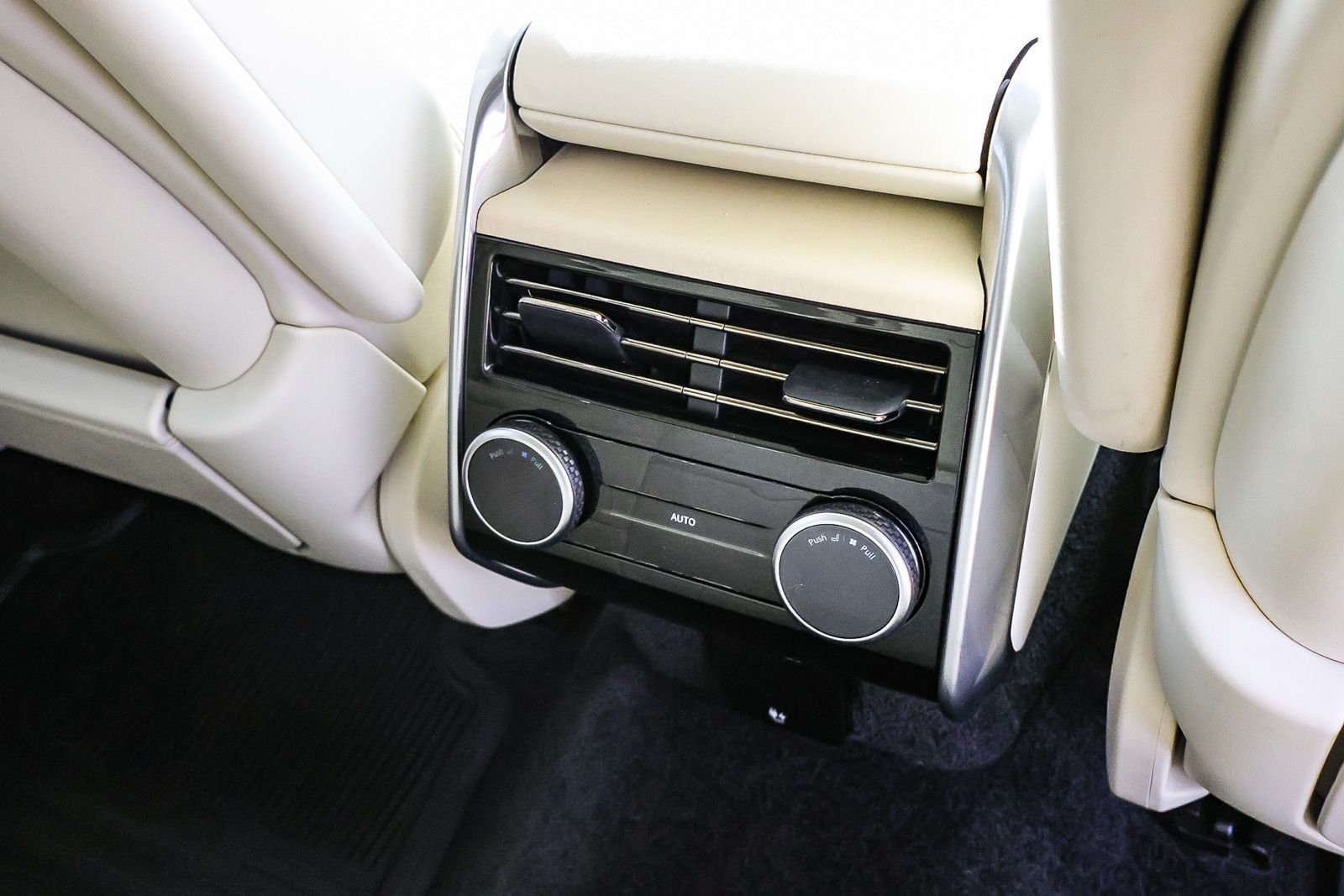 2024 Land Rover Range Rover SE - Photo 22