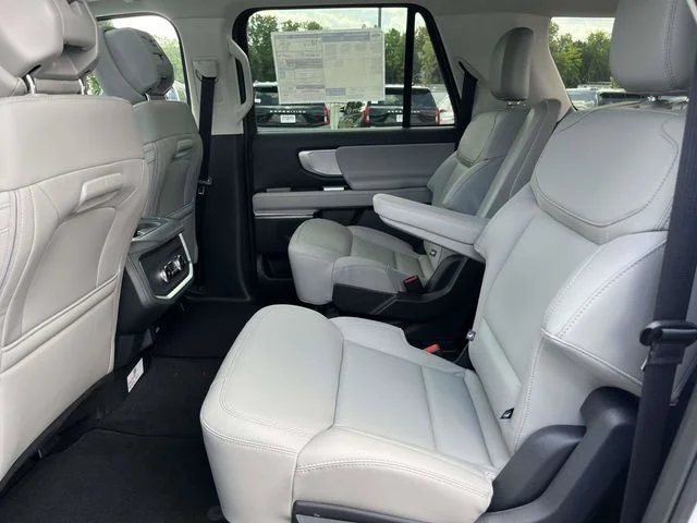 New 2027 Star White Metallic Tri-Coat Ford MAX Active image 9