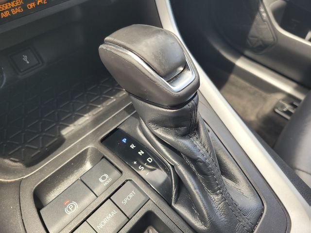 Used 2022 Silver Toyota XLE Premium image 20