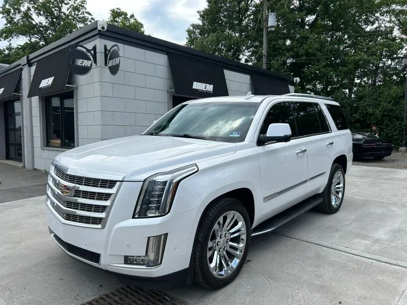 Used 2019 White Cadillac Sport Utility 4D image 2