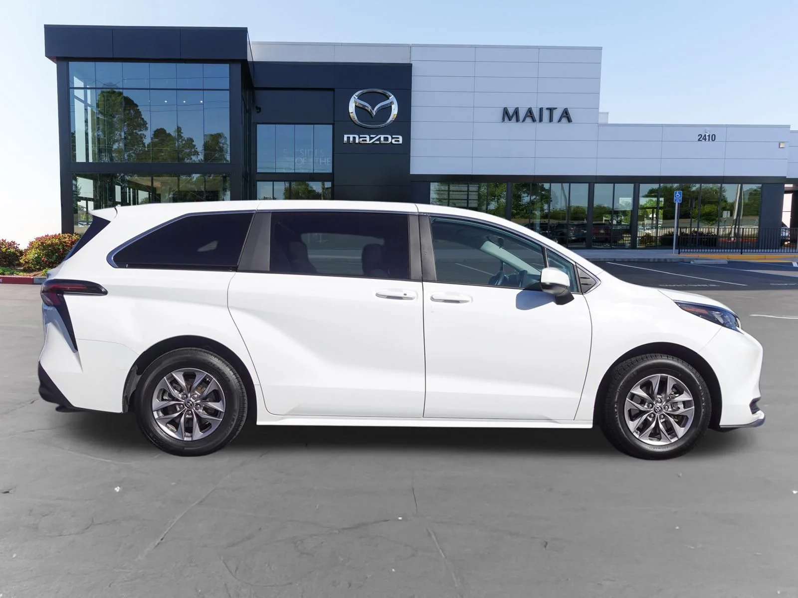 Used 2025 Ice Cap Toyota LE image 2