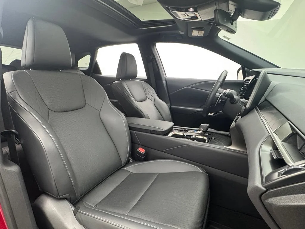 Used 2023 Red Lexus RX 350 image 29