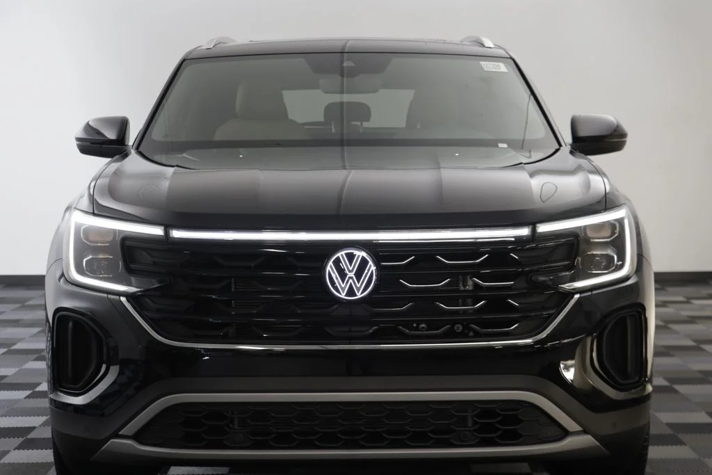 New 2026 Deep Black Volkswagen SE w/Technology image 21