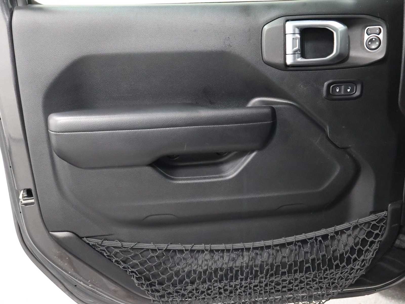 Used 2018 Granite Crystal Metallic Clearcoat Jeep Sport S image 16