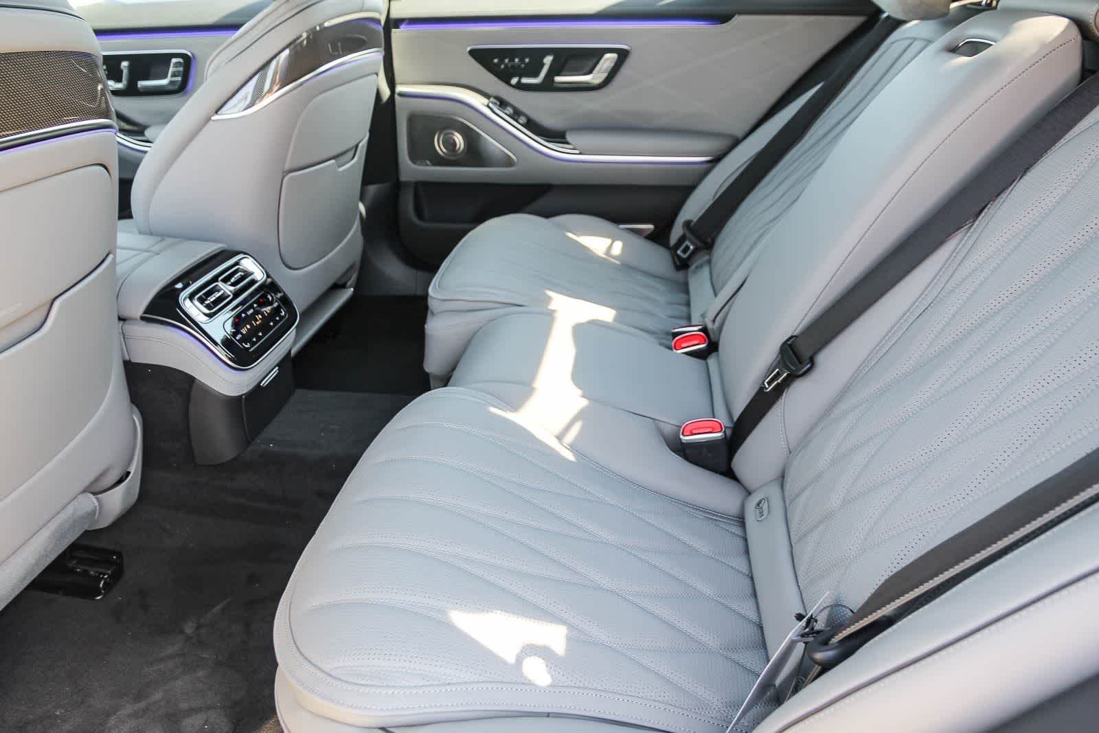 New 2026 MANUFAKTUR Moonlight White Magno Mercedes-Benz AMG® S 63 E image 20