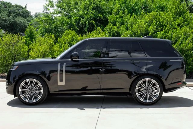 New 2026 Black Land Rover SE image 11