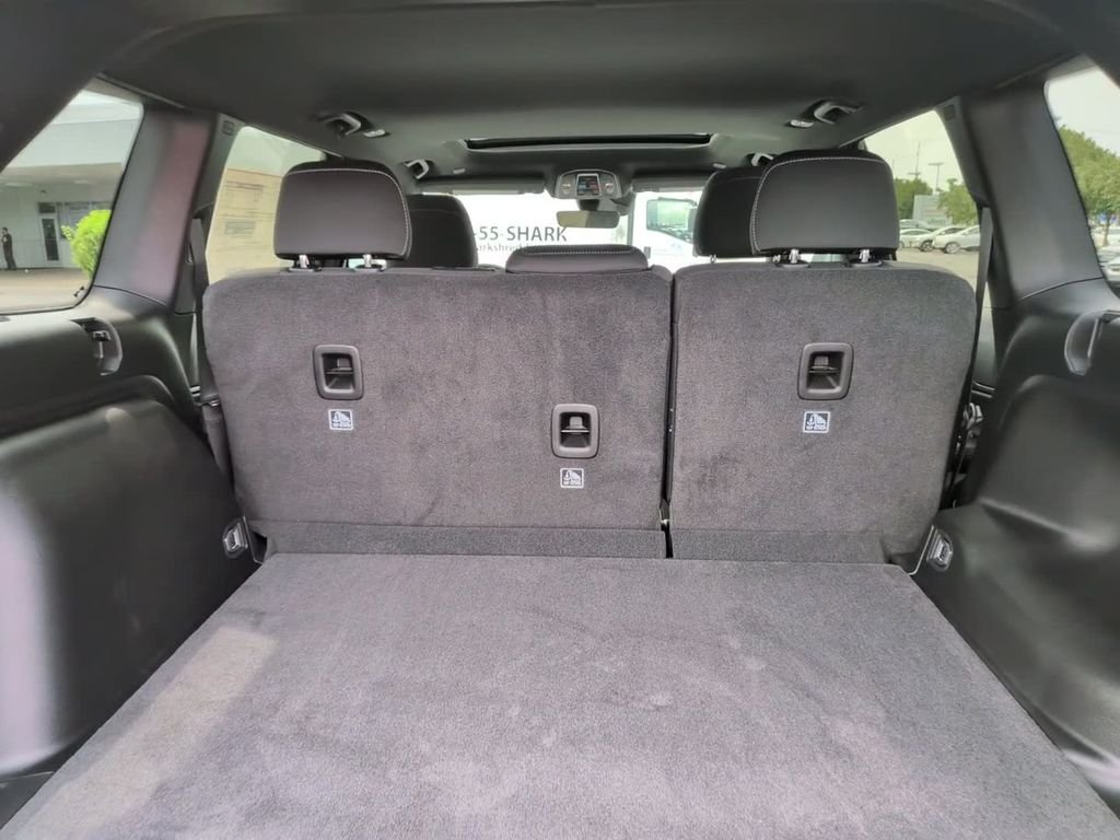 New 2026 Diamond Black Crystal Pearlcoat Jeep Laredo X image 9