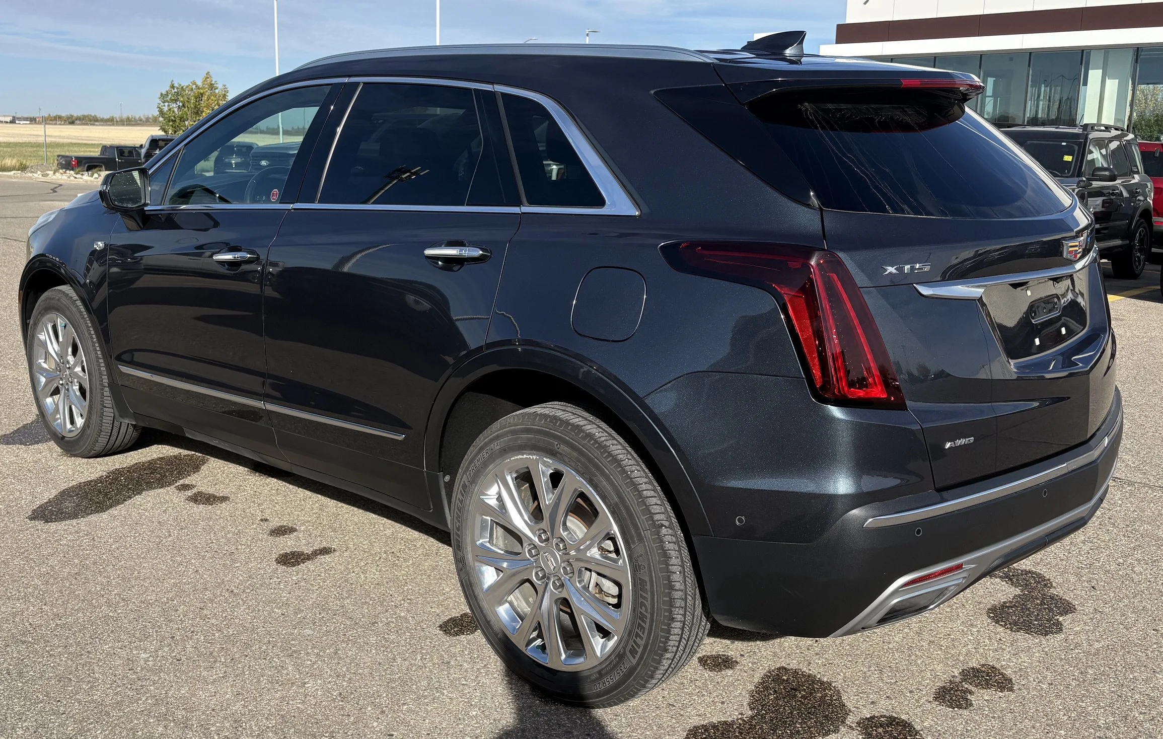 Used 2020 Shadow Metallic Cadillac PREMIUM LUXURY AW AWD **New Arrival** image 3