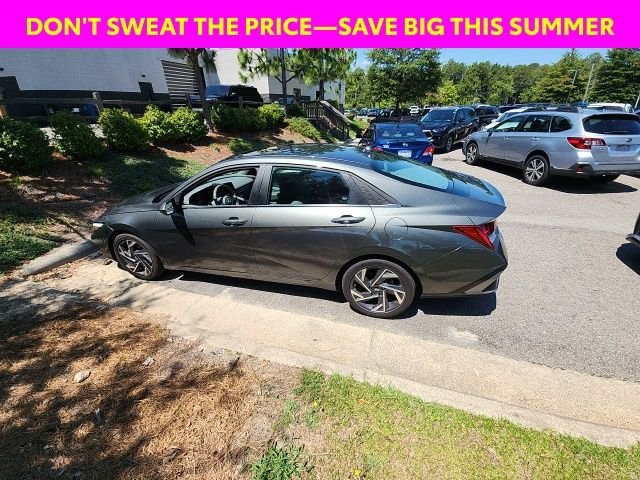Used 2025 Gray Hyundai SEL Convenience image 5