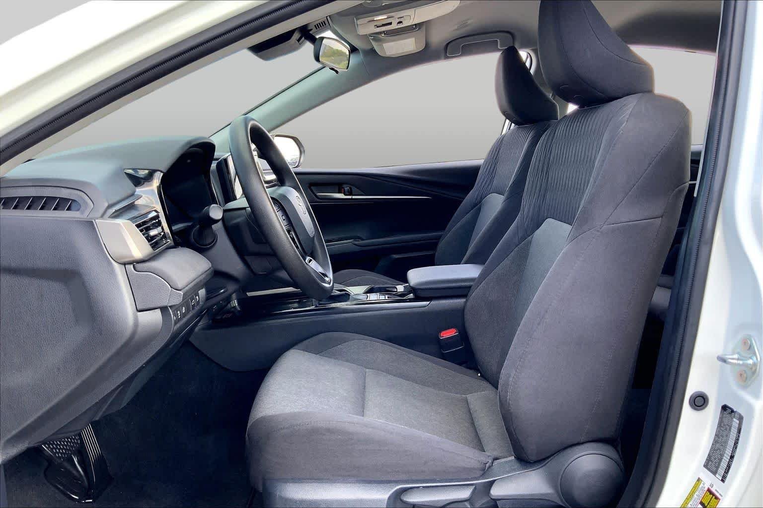 Used 2025 Ice Cap Toyota LE image 8