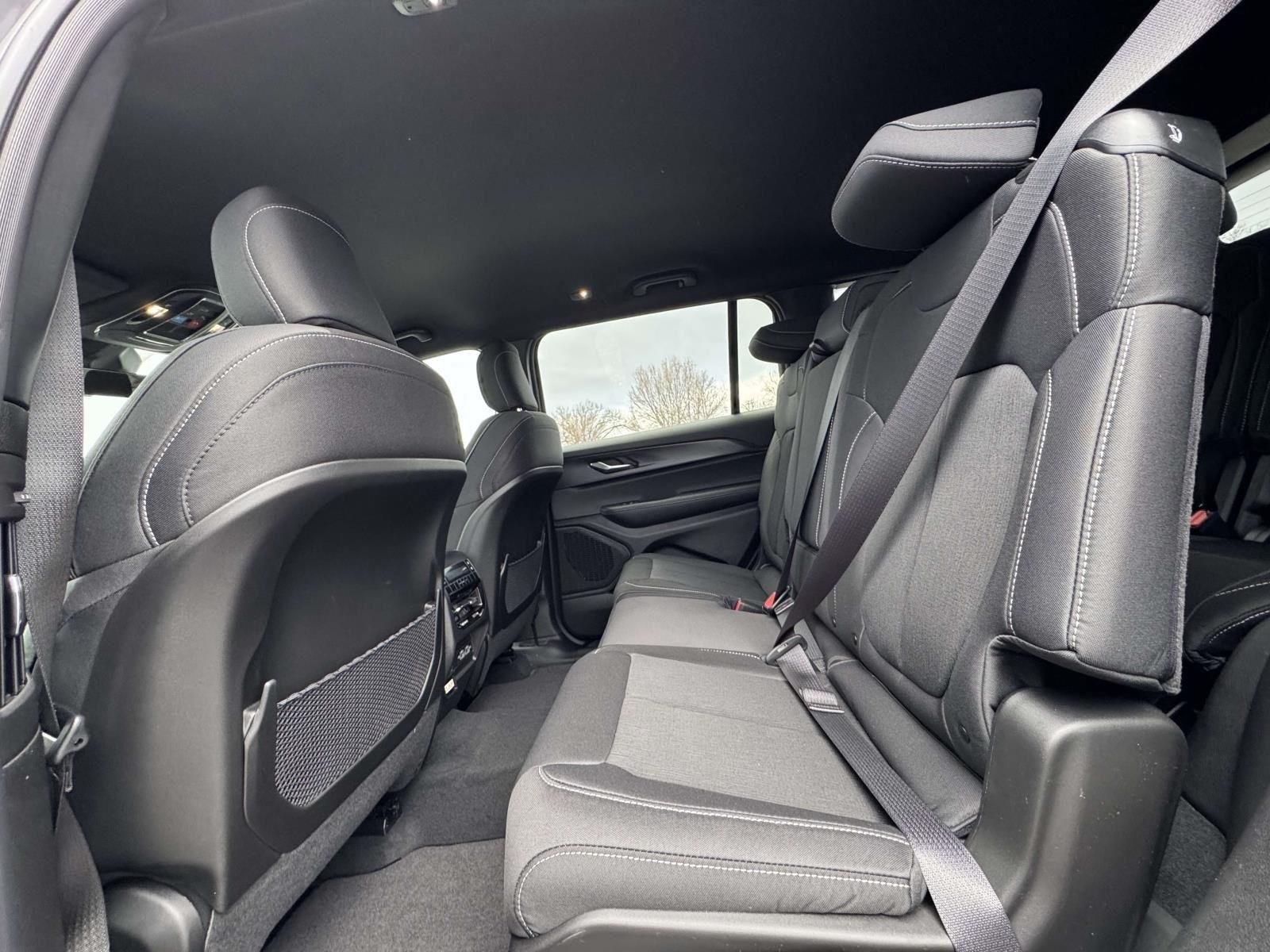 New 2025 Baltic Gray Metallic Clear-Coat Exterior Paint Jeep Laredo image 19