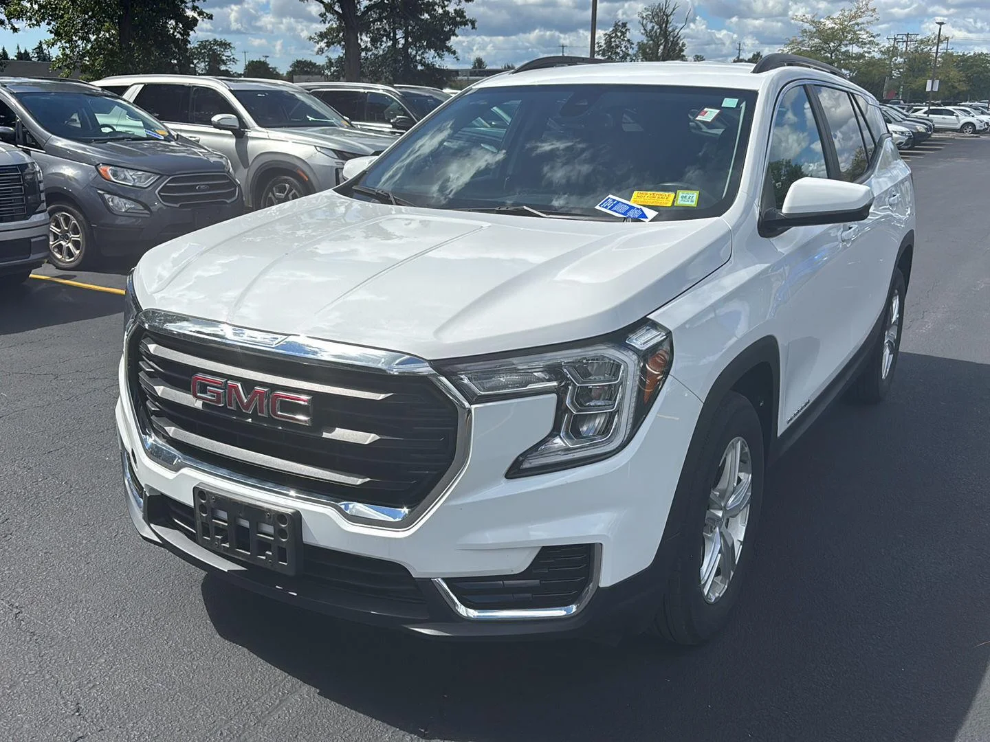 Used 2023 Summit White GMC SLE image 3