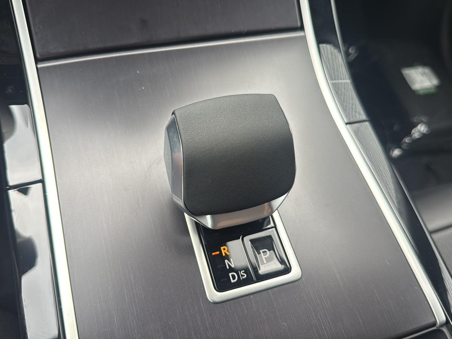 New 2026 Batumi Gold Land Rover Belgravia Edition image 33
