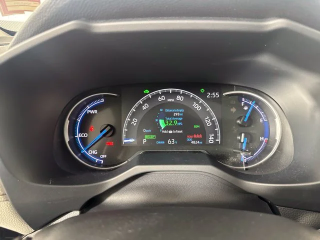 Certified Used 2025 Pearl Toyota XLE Premium image 17