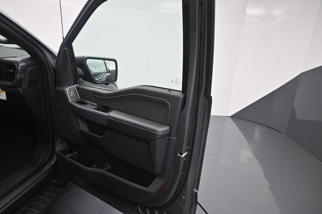 New 2026 Carbonized Gray Metallic Ford XLT image 23