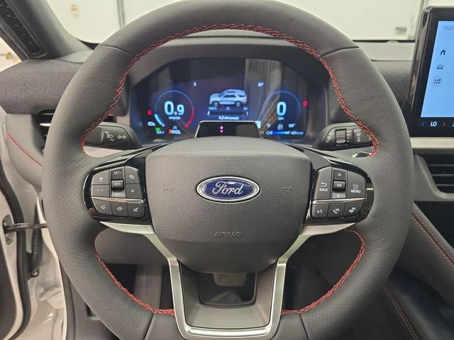 New 2026 Star White Metallic Tri-Coat Ford ST-Line image 37