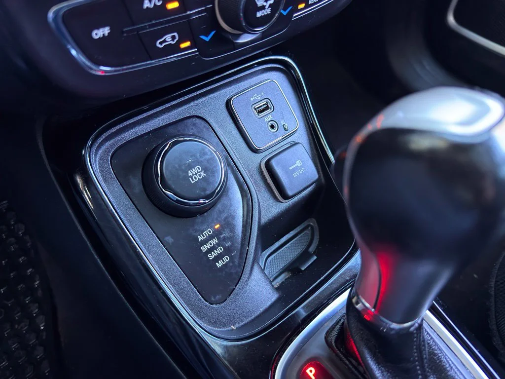 Used 2019 Black Jeep Latitude image 38